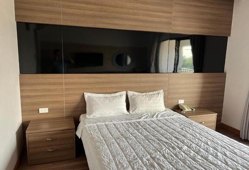 اتاق لوکس, Khách Sạn Sông Lô