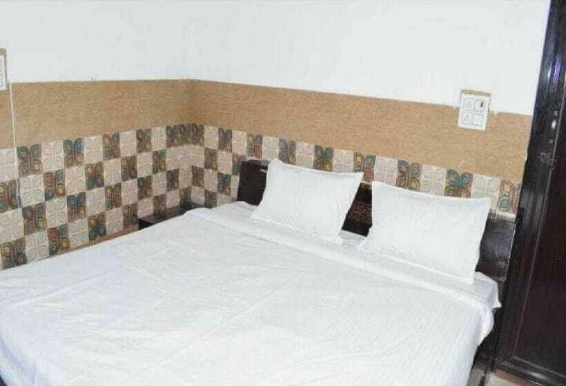 三人经典房间, Oyo 81370 Pink Garden Marriage Hall And Banquet Pheena