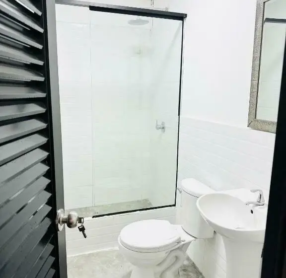 اتاق راحتی سه تخته, Ancestral Hostel Barranco