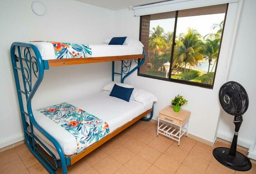 חדר משפחתי, Playa Hawai