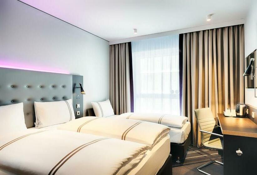 스탠다드 트리플 룸, Premier Inn Darmstadt City Centre