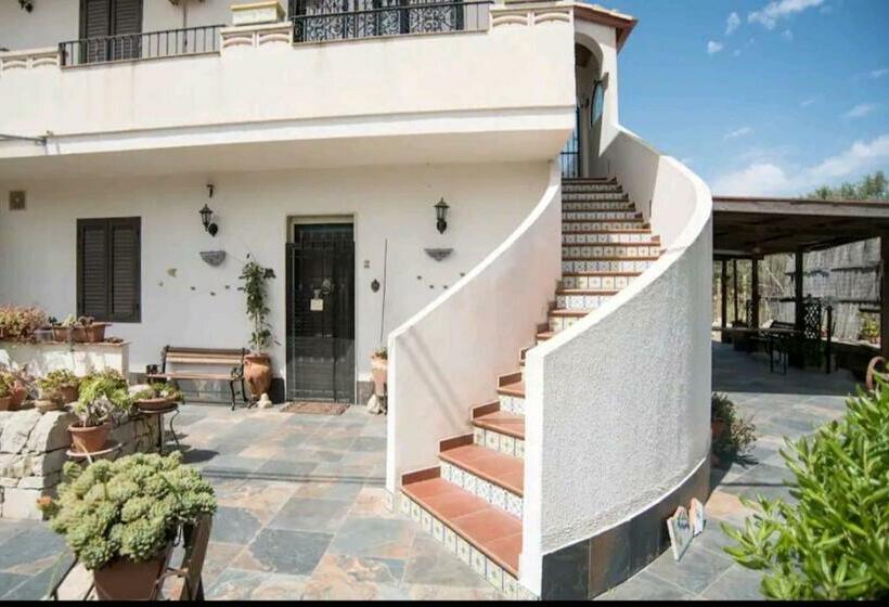 اتاق استاندارد سه نفره, La Villa Del Conte