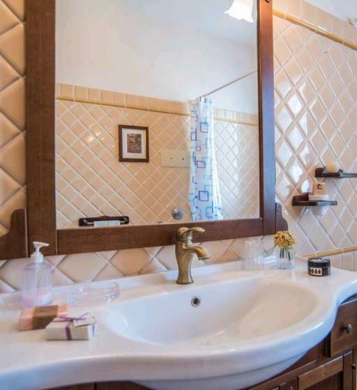 اتاق استاندارد سه نفره, La Villa Del Conte