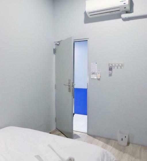 اتاق استاندارد با سرویس بهداشتی مشترک, Loftel Station Hostel