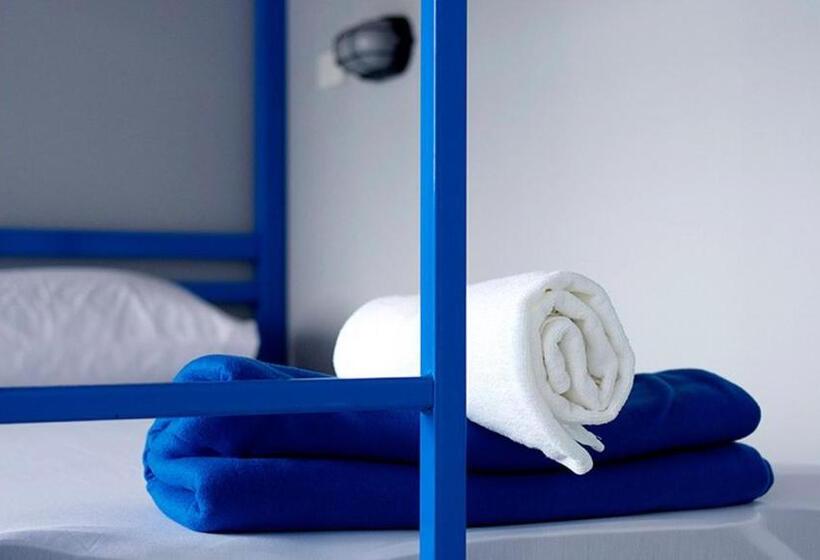 Quarto Familiar Banheiro Compartilhado, Loftel Station Hostel