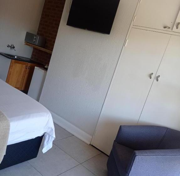 Люкс, B And B Sandton