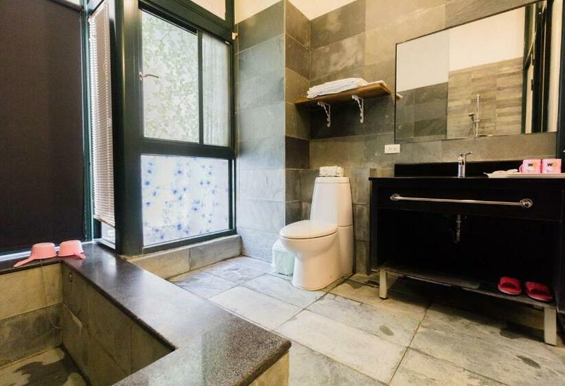 Standardrum, Chiuan Jia Hot Spring House