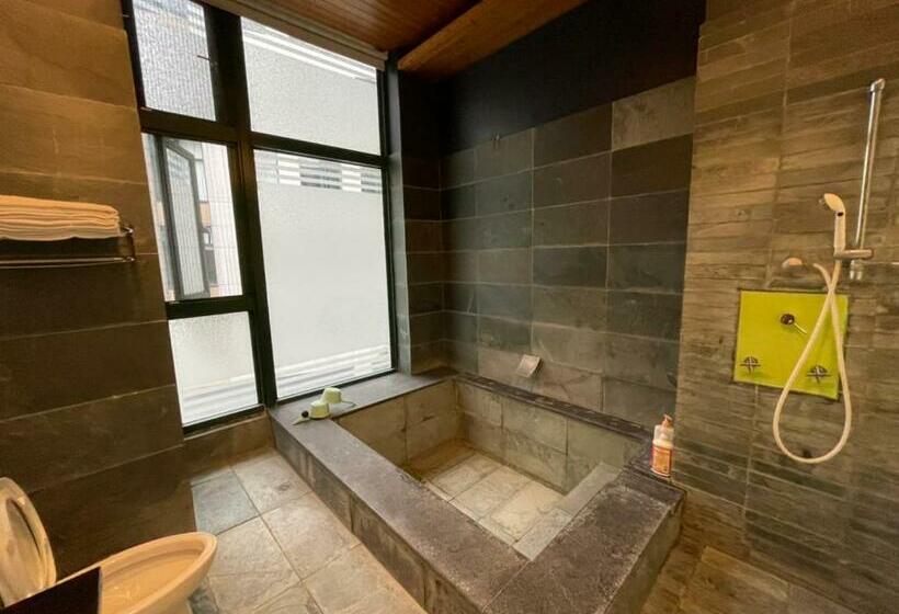 Standardrum, Chiuan Jia Hot Spring House