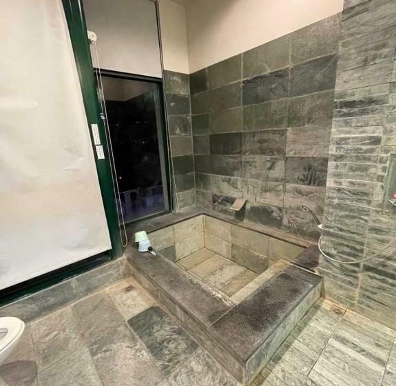 Standardrum, Chiuan Jia Hot Spring House