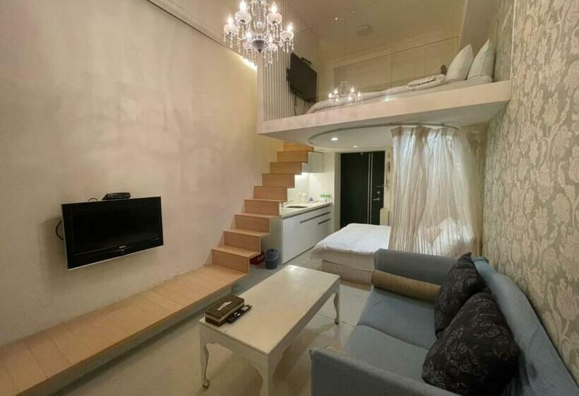 Standardrum, Chiuan Jia Hot Spring House