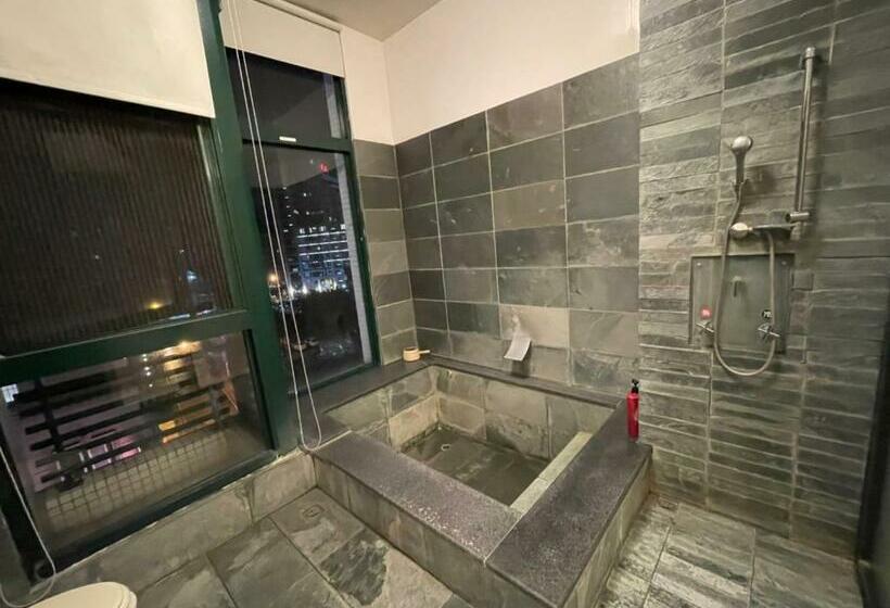 Standardrum, Chiuan Jia Hot Spring House