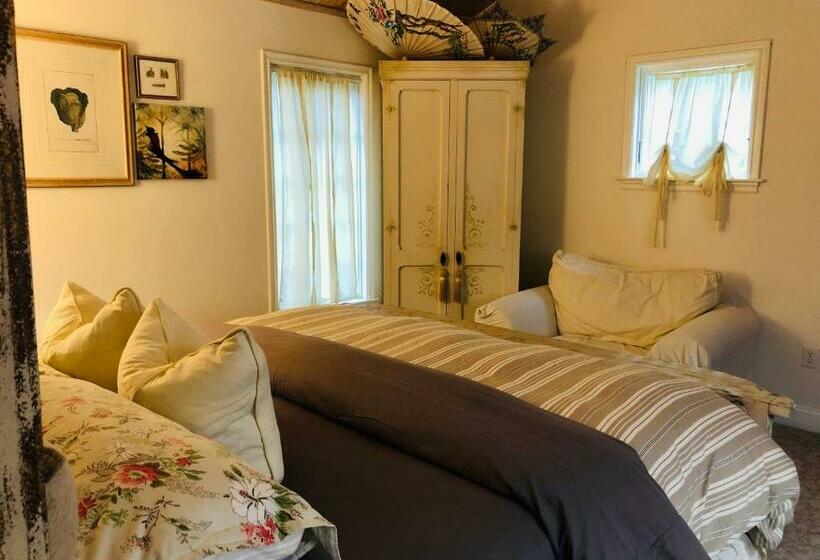 سوئیت با تخت بزرگ, Frederick William House