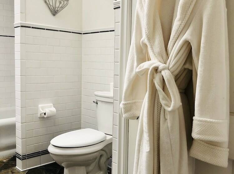 סוויטה, Frederick William House