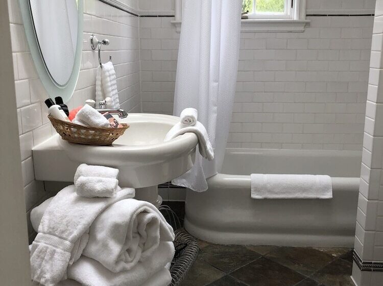 סוויטה, Frederick William House