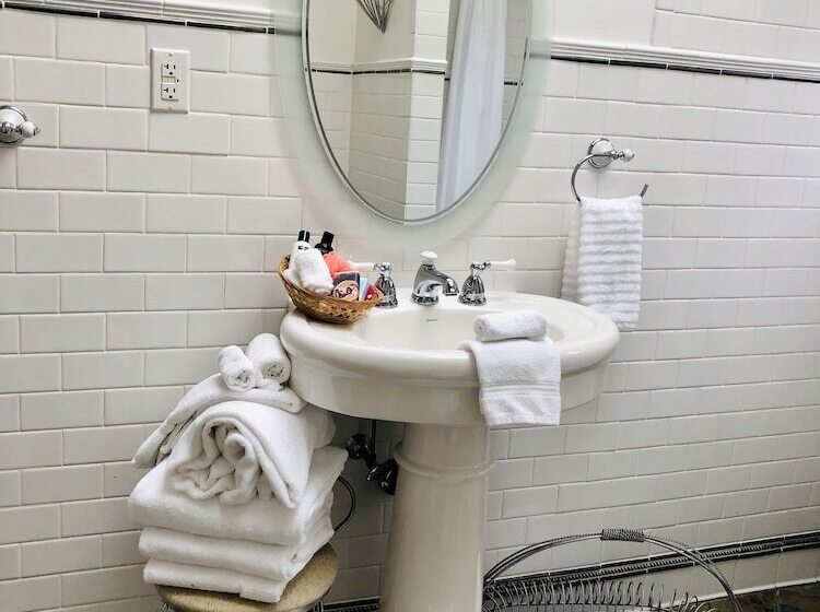 סוויטה, Frederick William House