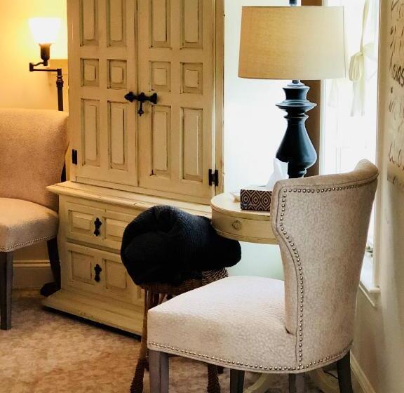 חדר דלוקס, Frederick William House