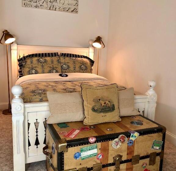 חדר דלוקס, Frederick William House