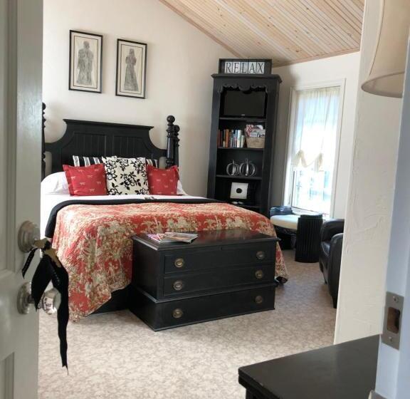 Deluxe Suite King Bed, Frederick William House