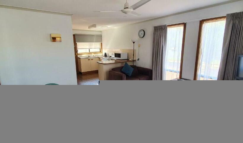 اتاق استاندارد با وان آب گرم, Centrepoint Motel Deniliquin