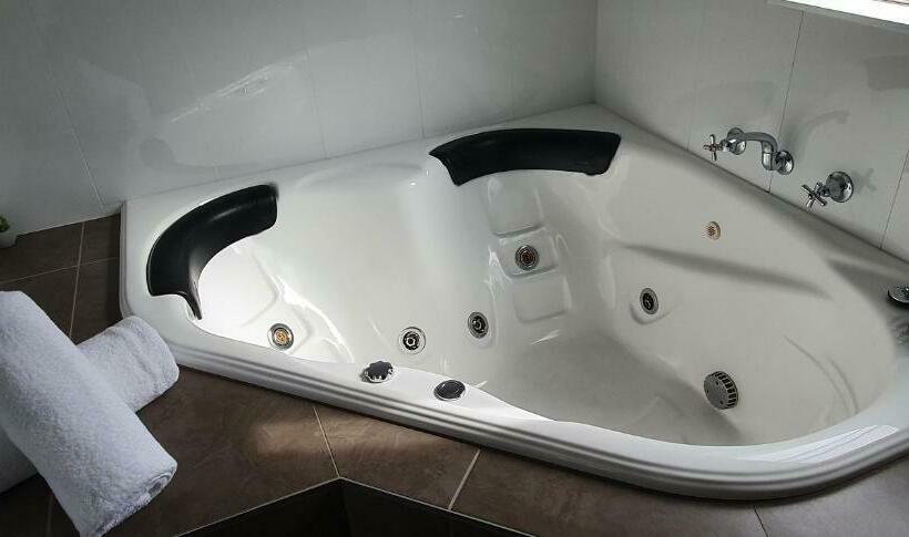 اتاق استاندارد با وان آب گرم, Centrepoint Motel Deniliquin