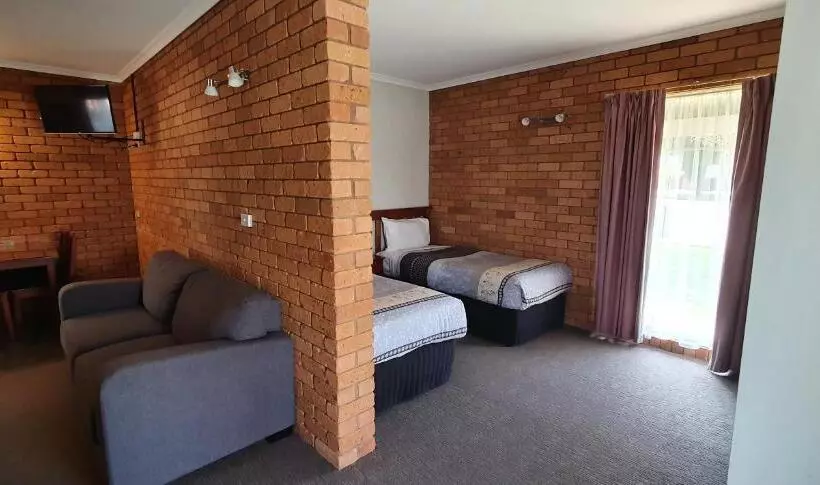 Perhehuone, Centrepoint Motel Deniliquin