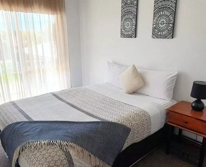 Perhehuone, Centrepoint Motel Deniliquin