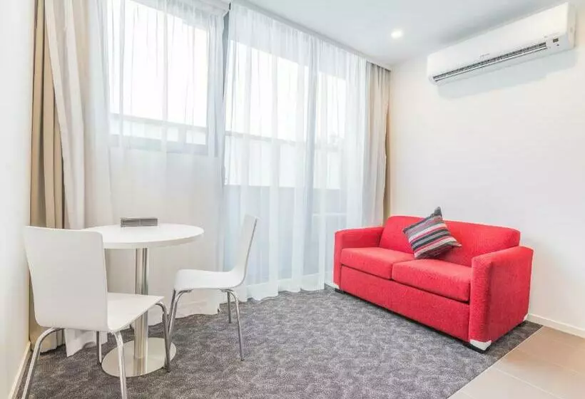 スタンダードスタジオ, City Edge Box Hill Apartment