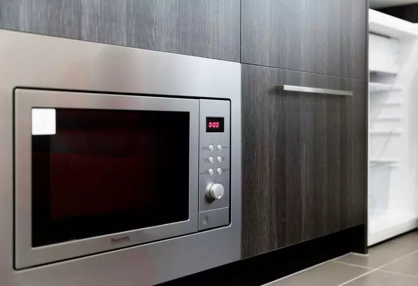 スタンダードスタジオ, City Edge Box Hill Apartment