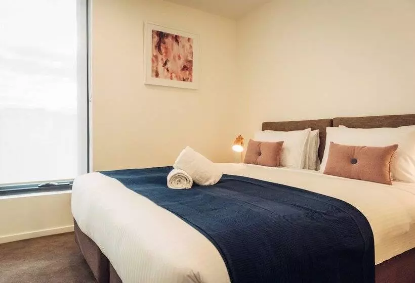 スタンダードスタジオ, City Edge Box Hill Apartment