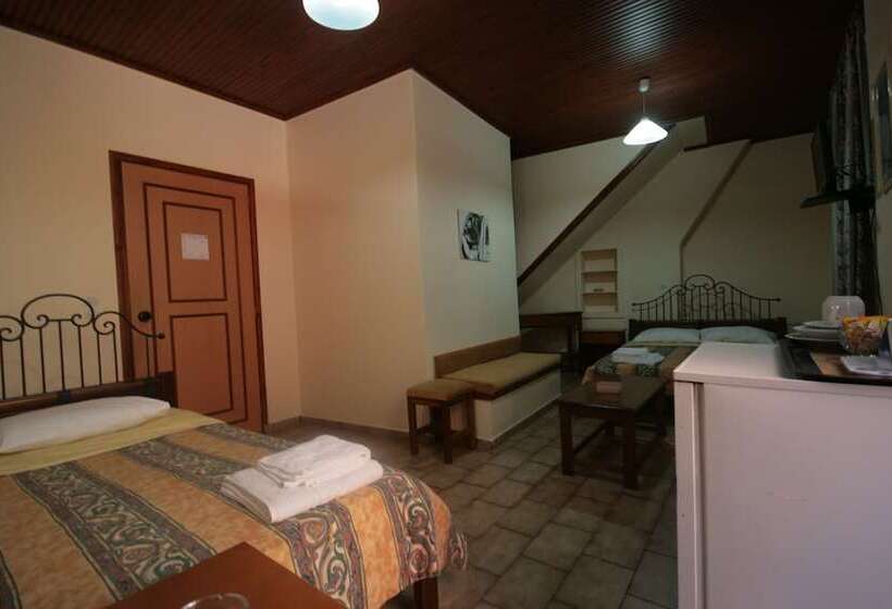 标准三人间, Helena