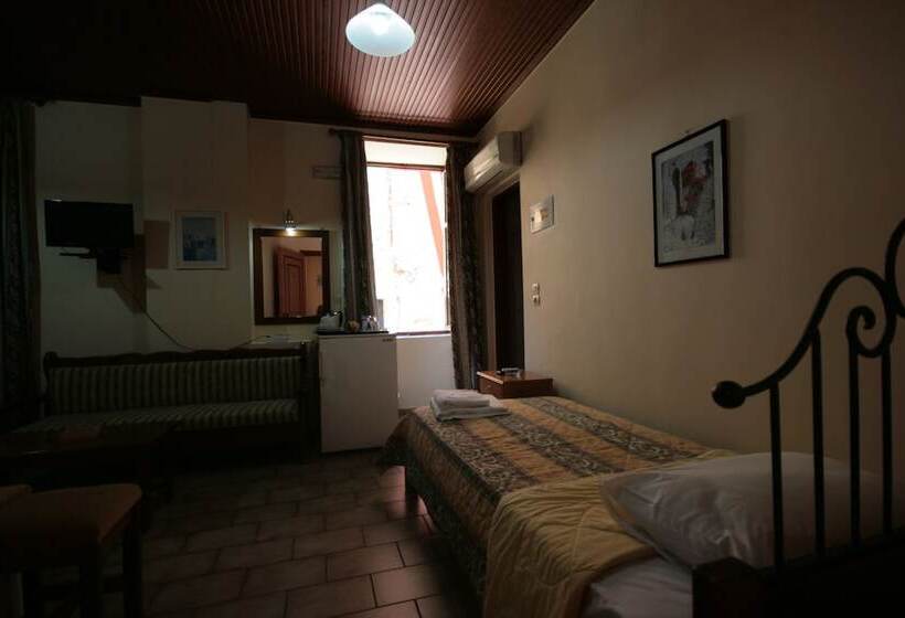 标准三人间, Helena