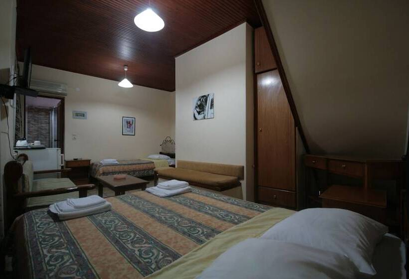 标准三人间, Helena