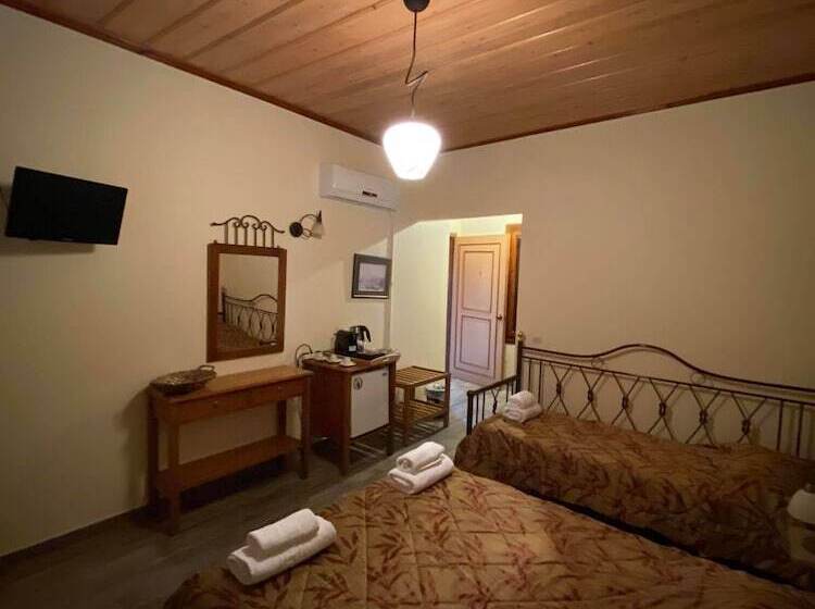 Triple Room Sea View, Helena