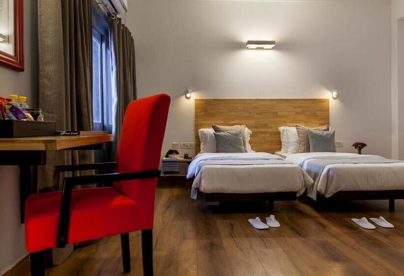 Quarto Triplo Clássico, OYO Townhouse 001