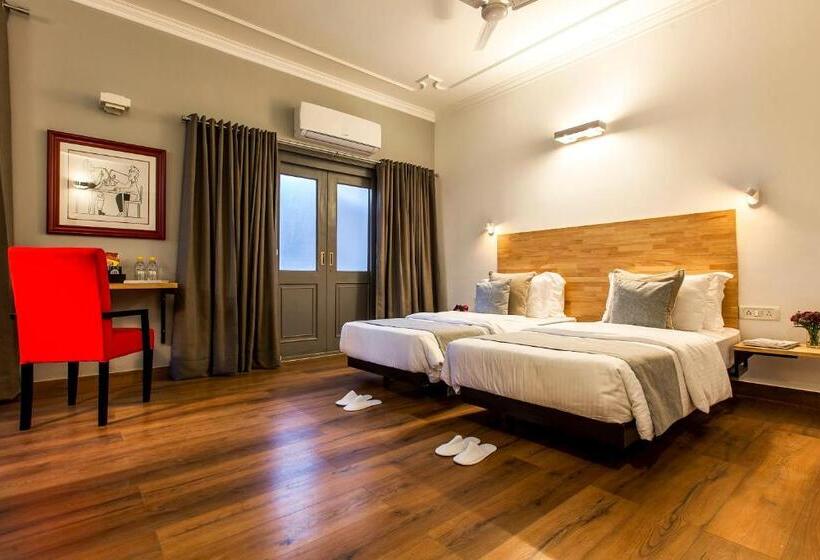 Quarto Triplo Clássico, OYO Townhouse 001