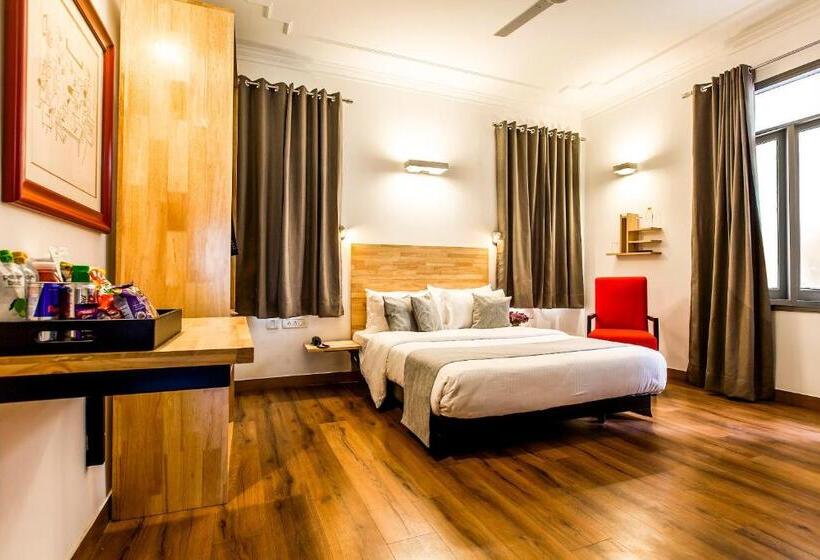 Quarto Triplo Clássico, OYO Townhouse 001