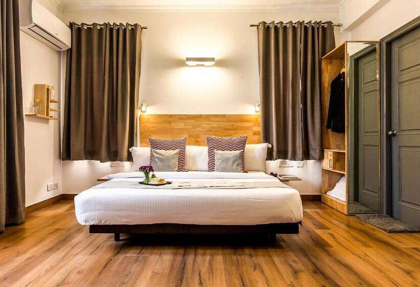 Quarto Triplo Clássico, OYO Townhouse 001