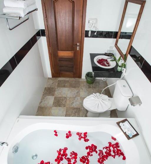 חדר דלוקס לשלושה, Relax