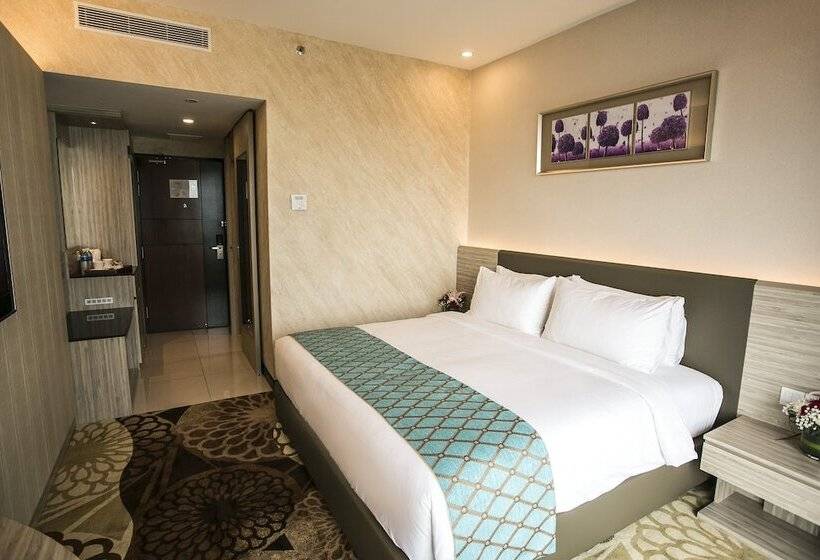 Номер Deluxe, V8