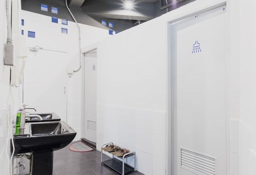 اتاق استاندارد با سرویس بهداشتی مشترک, Loftel Station Hostel
