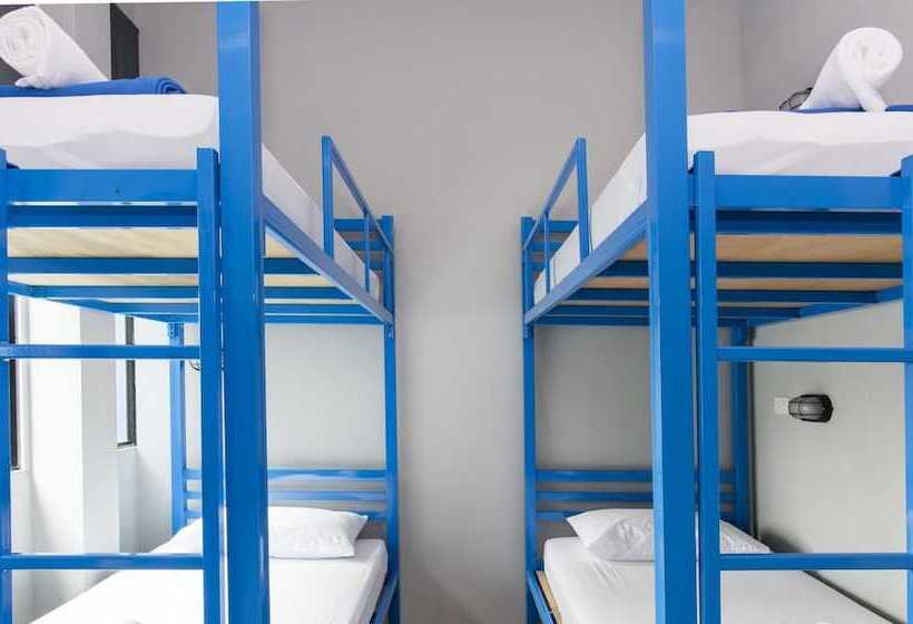 Quarto Familiar Banheiro Compartilhado, Loftel Station Hostel