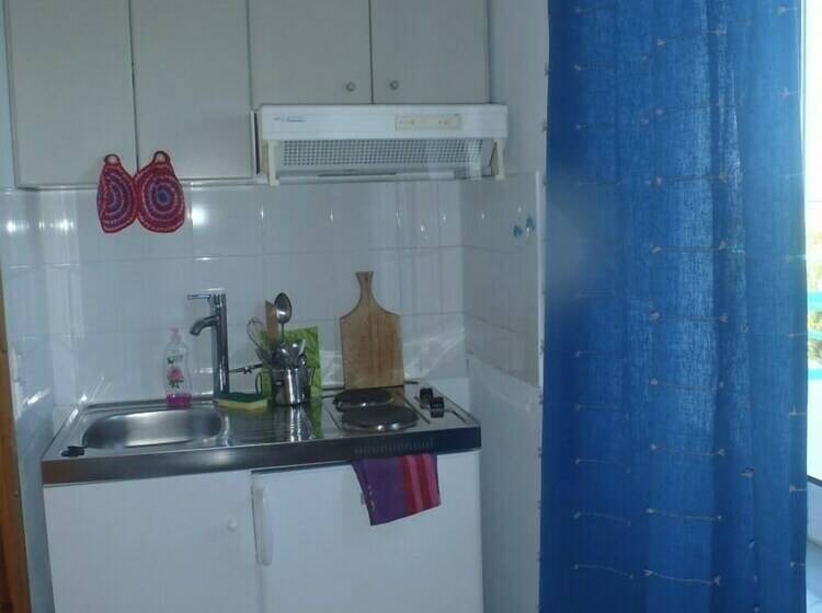 استودیوی استاندارد, Seashell Apartments