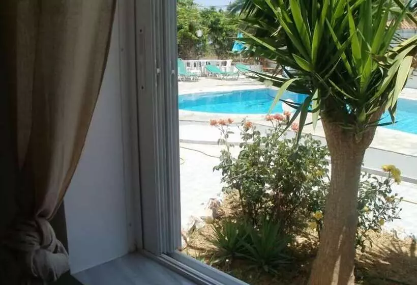 استودیوی استاندارد, Seashell Apartments