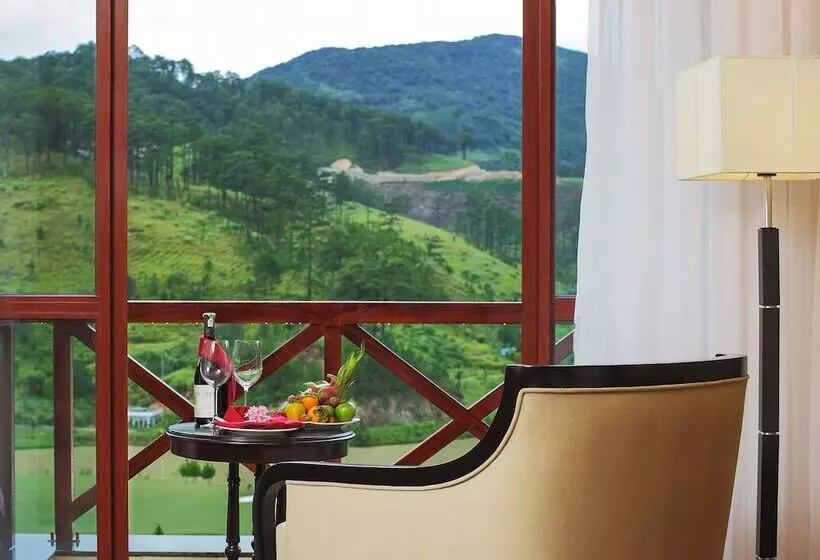 استودیو استاندارد با چشم‌انداز کوهستان, Swiss Belresort Tuyen Lam