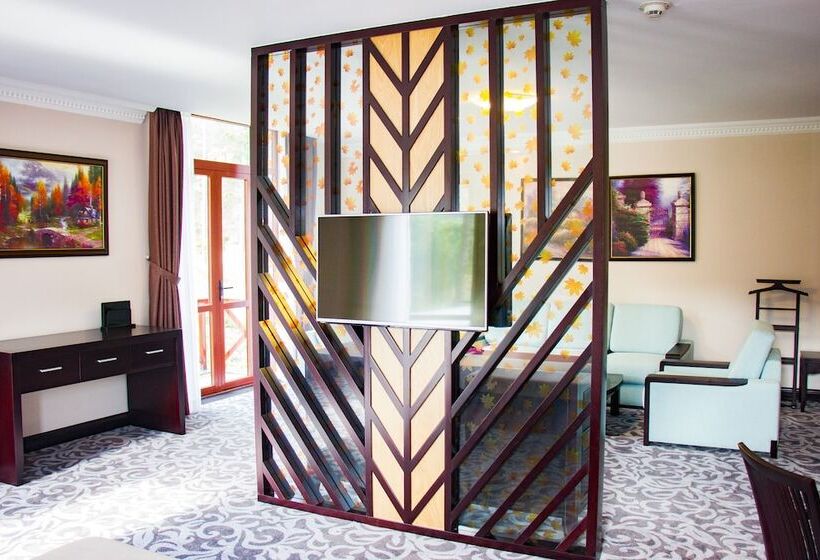 ロイヤルスイート, Swiss Belresort Tuyen Lam