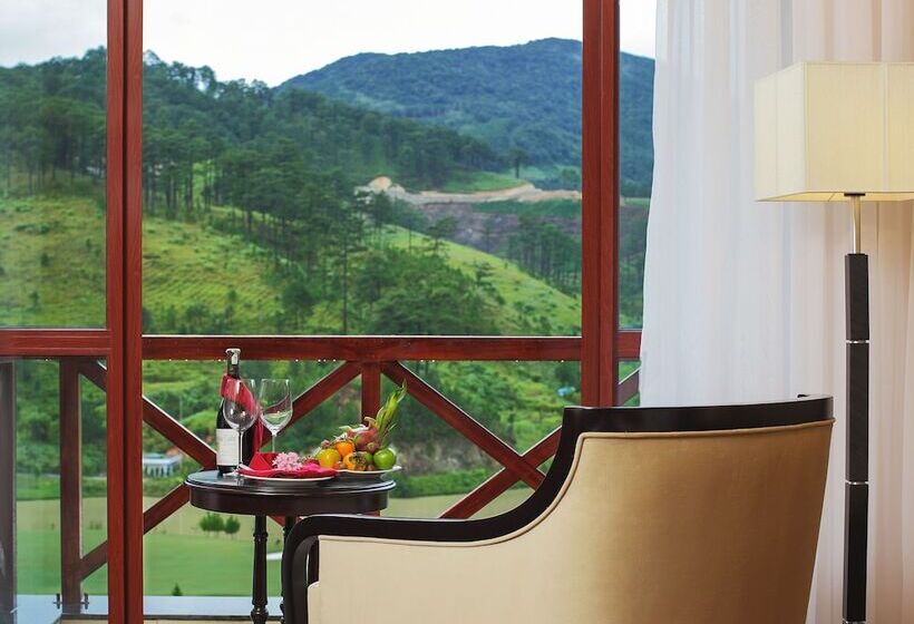ゴルフ場ビューデラックスルーム, Swiss Belresort Tuyen Lam
