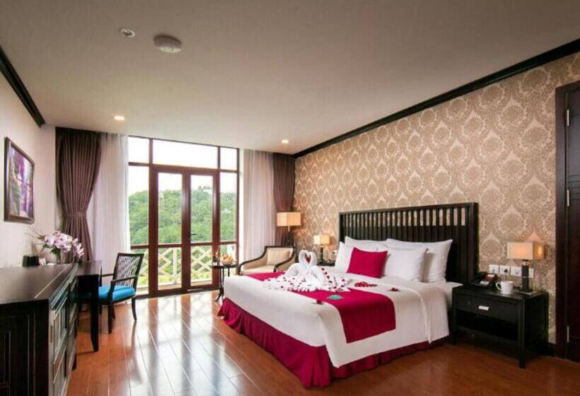 キングサイズベッドのデラックスルーム, Swiss Belresort Tuyen Lam