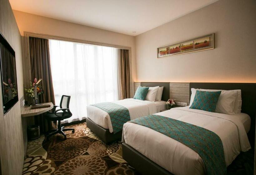 Номер Deluxe, V8