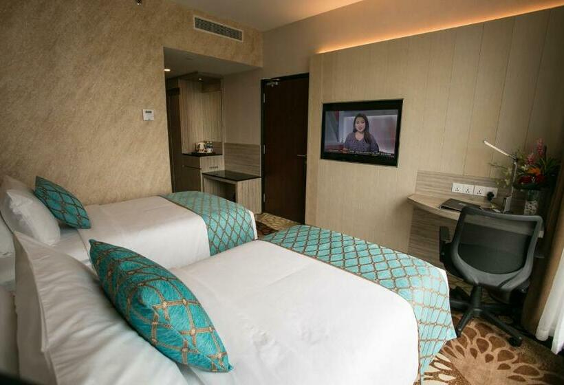 Номер Deluxe, V8