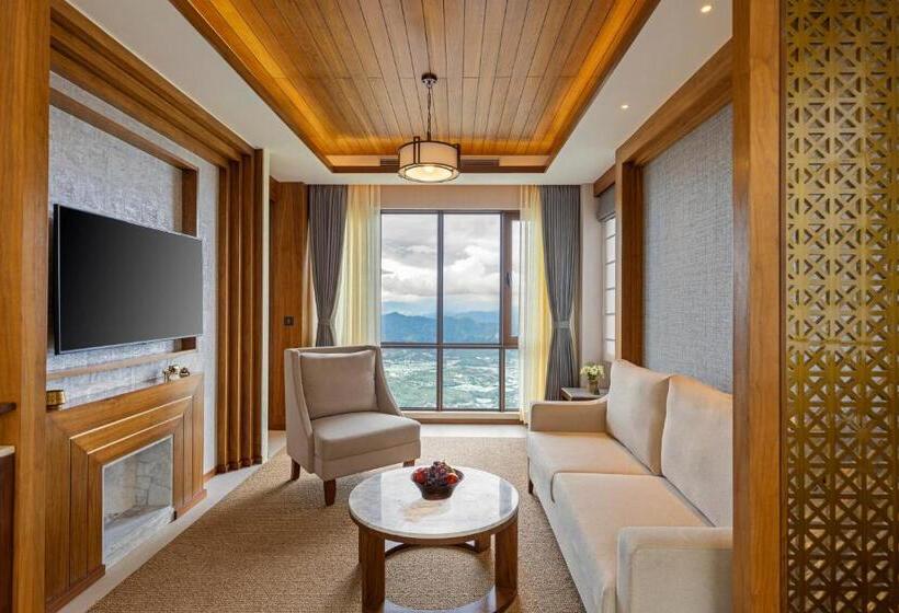 山の見えるジュニアスイート, Dusit Thani Himalayan Resort Dhulikhel, Nepal